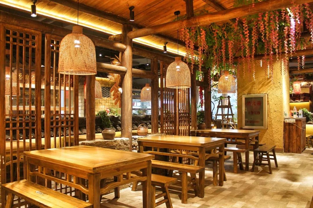 一整面墙都是从湖南老家来的乡下味刚一进门就是乡村市集的feeling在