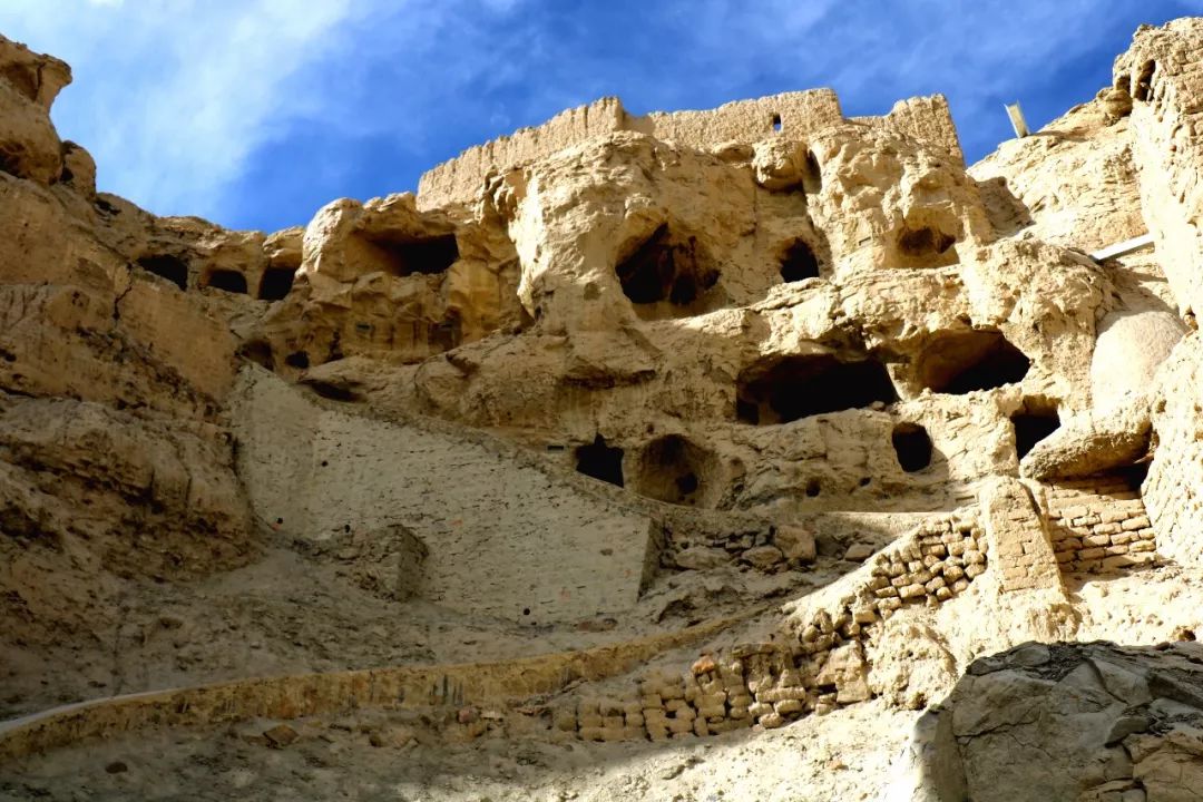 风化所形成的扎达土林风景极为独特壮观土林中有一些形态怪异的土林