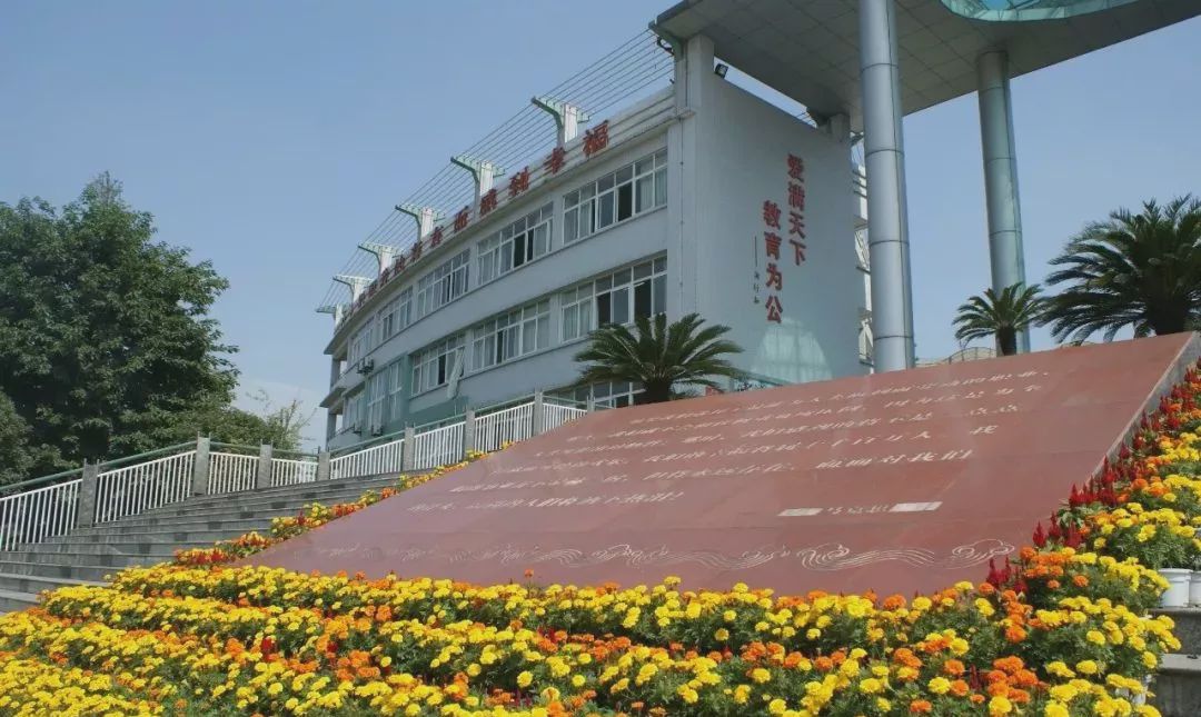 武侯实验中学携优质姿态而来,欢迎优秀的你加入!