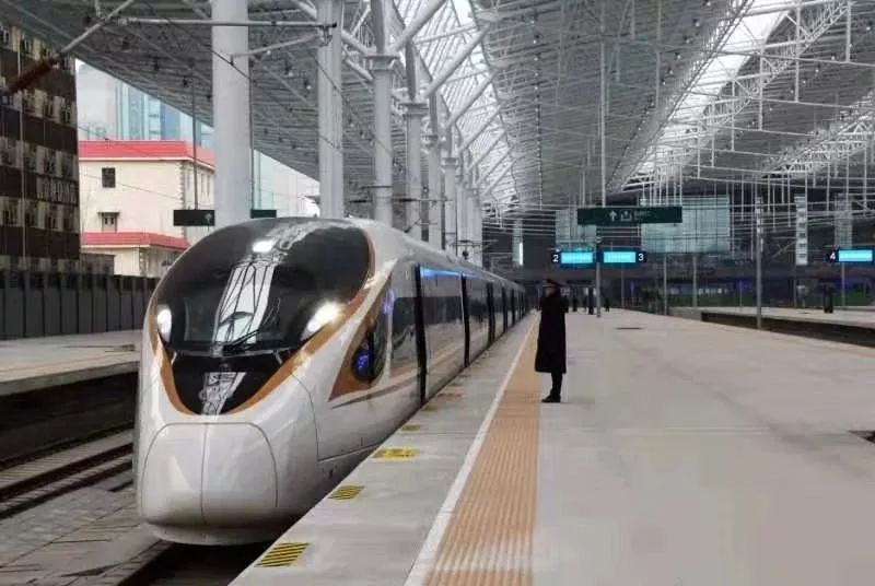 呼和浩特进京高铁满图试运行草原小姐姐惊艳亮相