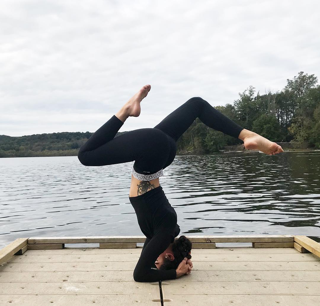 穿裙子的祝绪丹太仙了,s型曲线惊艳众人,精致锁骨更是吸睛_右腿