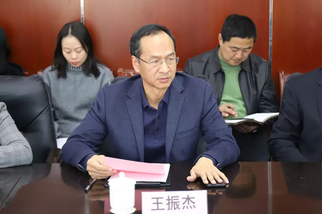 会上,王振杰书记代表学院对任守彬董事长一行的到来表示热烈欢迎,王