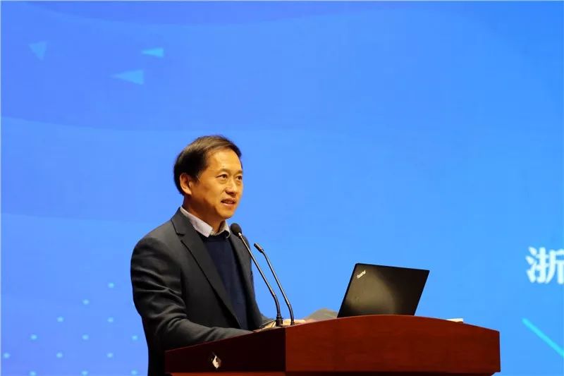 活动点评,区教发展中心周学东老师,天喻教育代表杨利华总监作专家报告