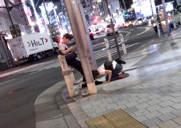 在生活中你们见过卑微的爱情亲情是怎样的