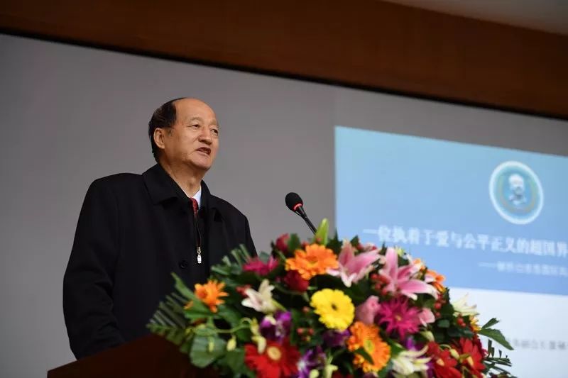 白求恩精神研究会副会长马国庆主持白求恩精神研讨交流▲白求恩精神