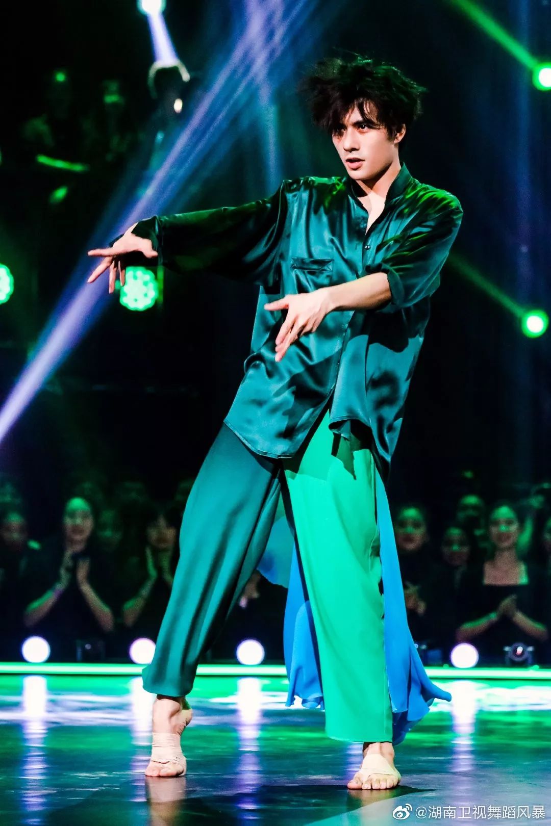 双胞胎魏伸洲表演现代舞,这份杀伤力,请问有谁顶得住?