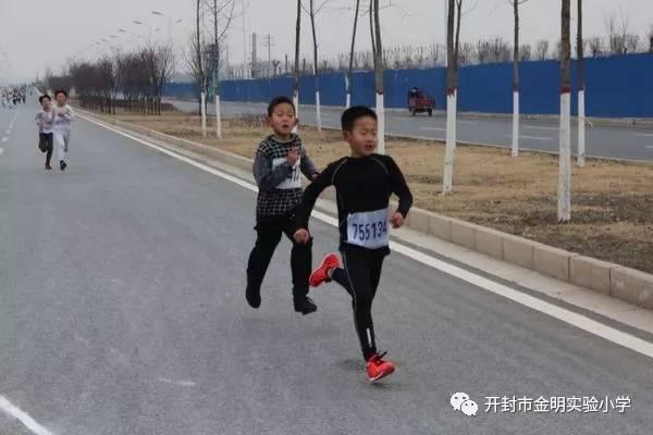 开封市金明实验小学参加2019年示范区中小学冬季越野赛(图3)