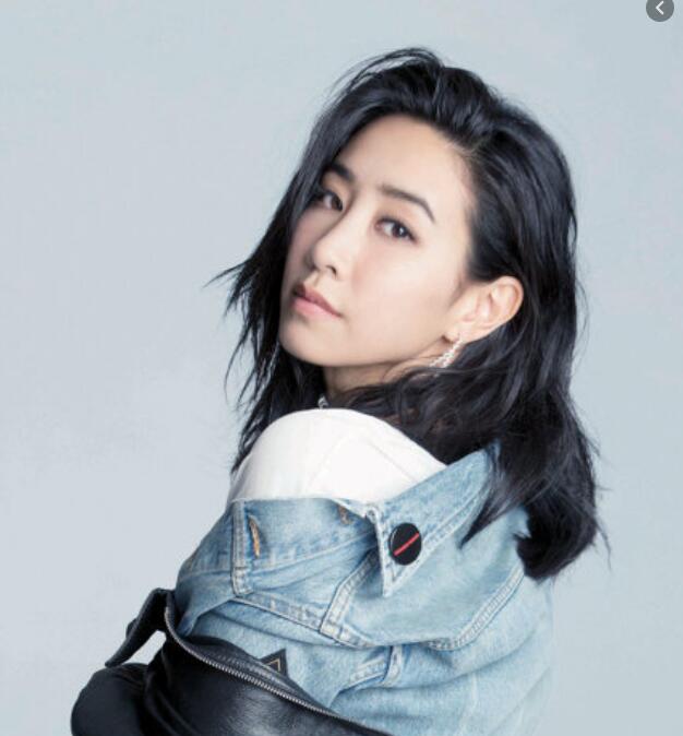 原创两年抱俩!香港歌手吴雨霏二胎产女:妹妹g来报到了