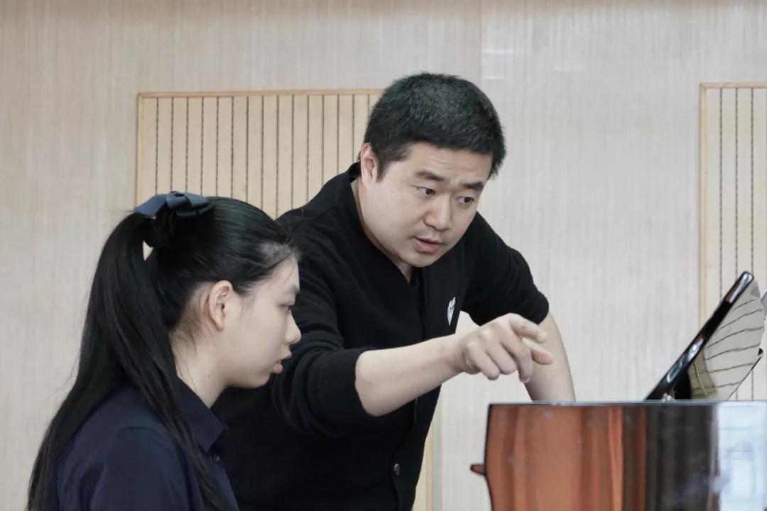 天津茱莉亚学院钢琴教授大学预科钢琴主任——王笑寒:钢琴是一生,音乐