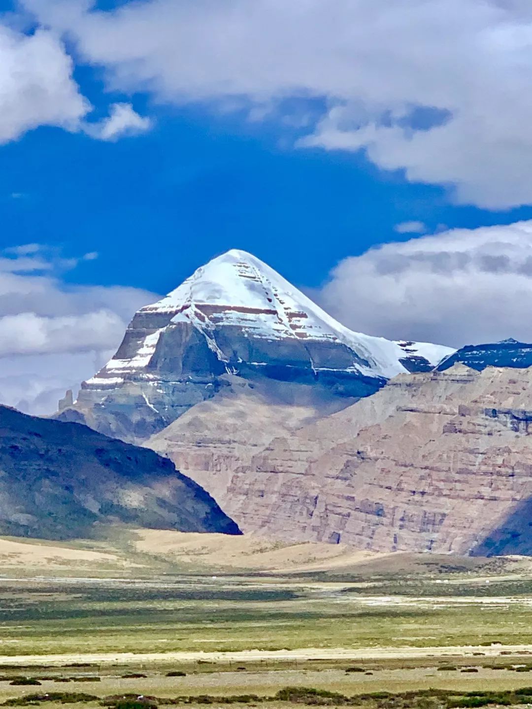 是令人震撼的十大名山之一这是中国最美的山冈仁波齐静坐在苍穹下成为