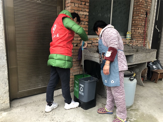 泰顺壹家人公益开展农村生活垃圾分类宣传活动