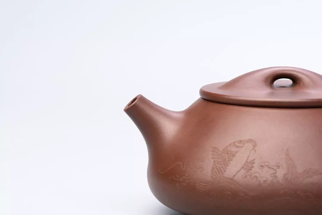 壶绝"三绝风度凛然尤数石瓢此间最高绝者宜兴紫砂名誉天下盖款:徐俊底