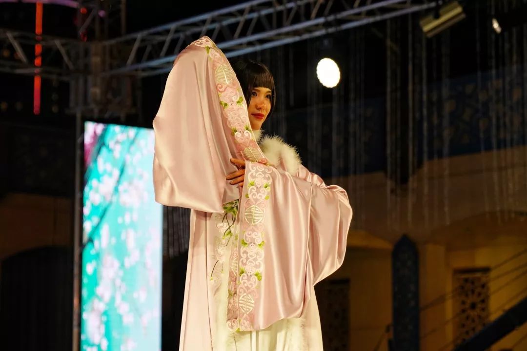 丝路映像中国时装秀惊艳埃及