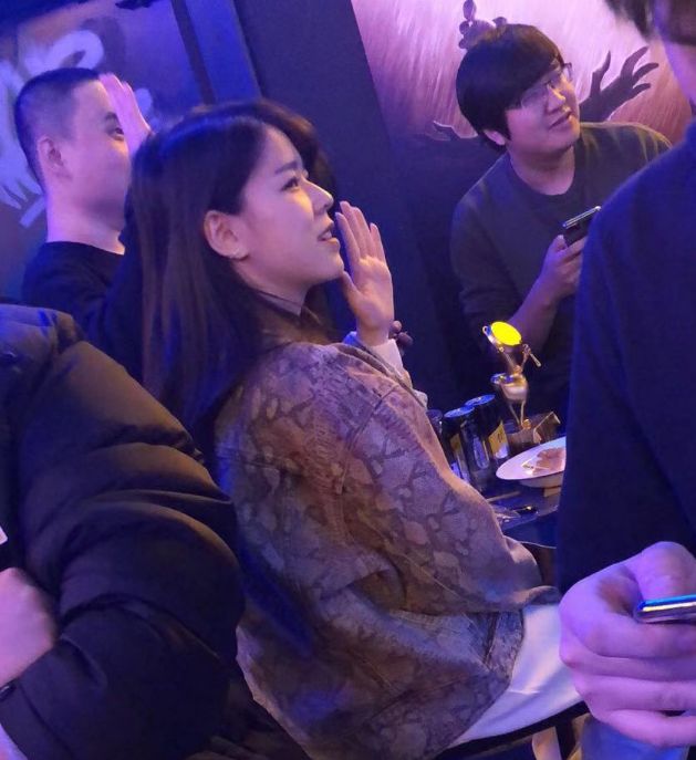 沫子还真是宠粉狂魔为满足粉丝要求不惜直播穿丝袜期待