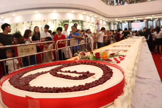 5天后神秘明星空降柳州还有10米巨型蛋糕邀请你参加这生日盛会