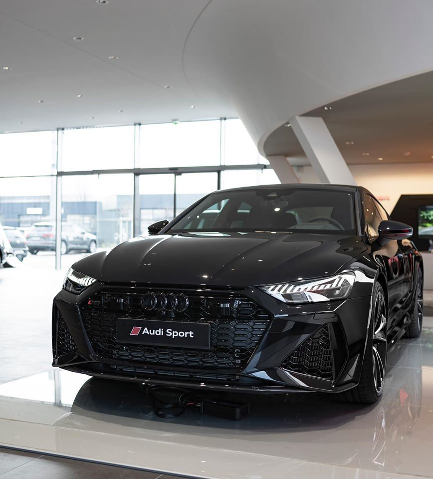 34秒破百的高性能四门轿跑车奥迪新rs7进店实拍