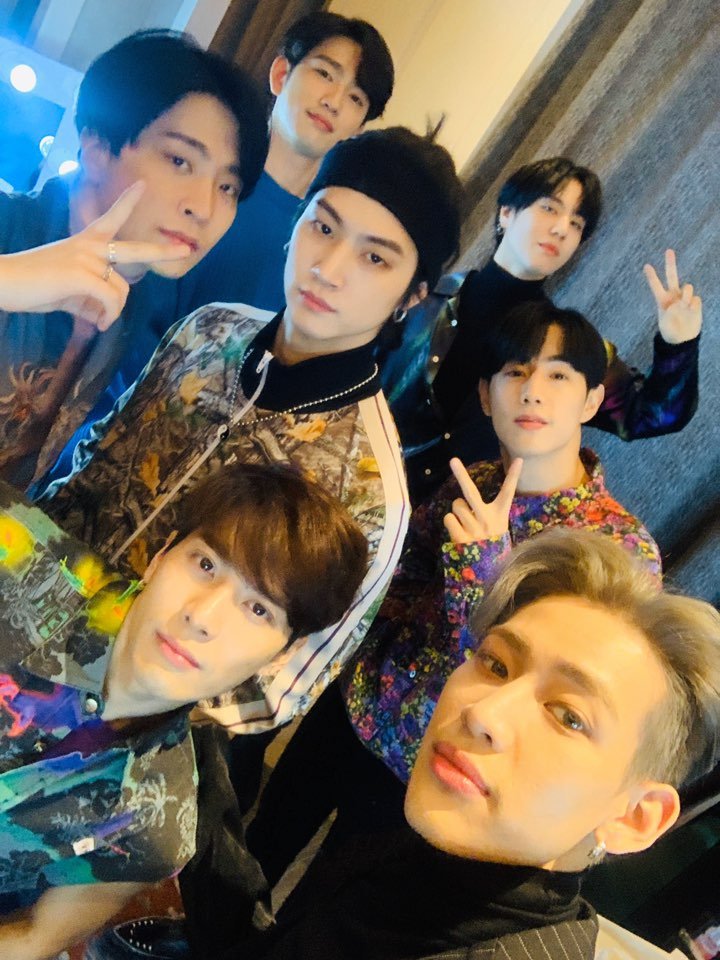 got7官推和官博更新青岛签售相关一则 哥哥们在中国玩的开心就好