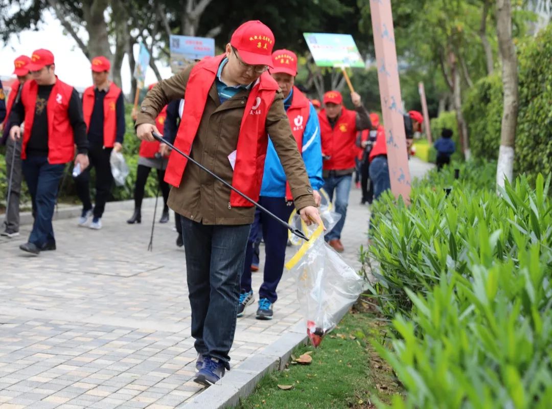 快来寻找最美爱心身影这些瞬间触动人心