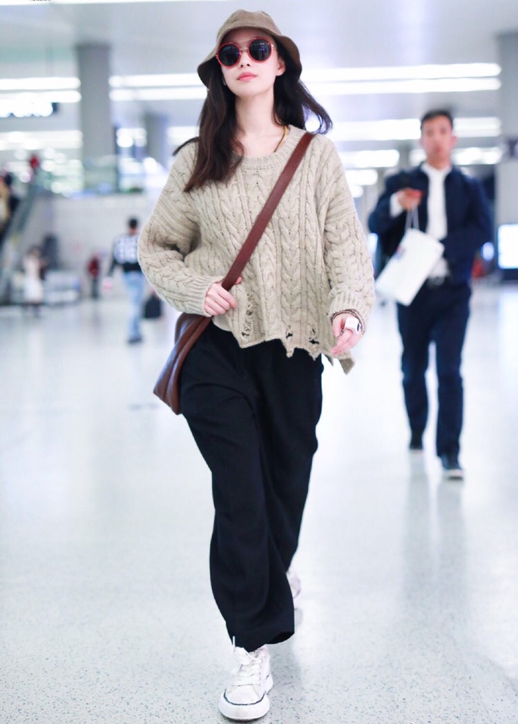 "高级脸"女神倪妮有多爱渔夫帽?看到她的街拍穿搭我懵了!