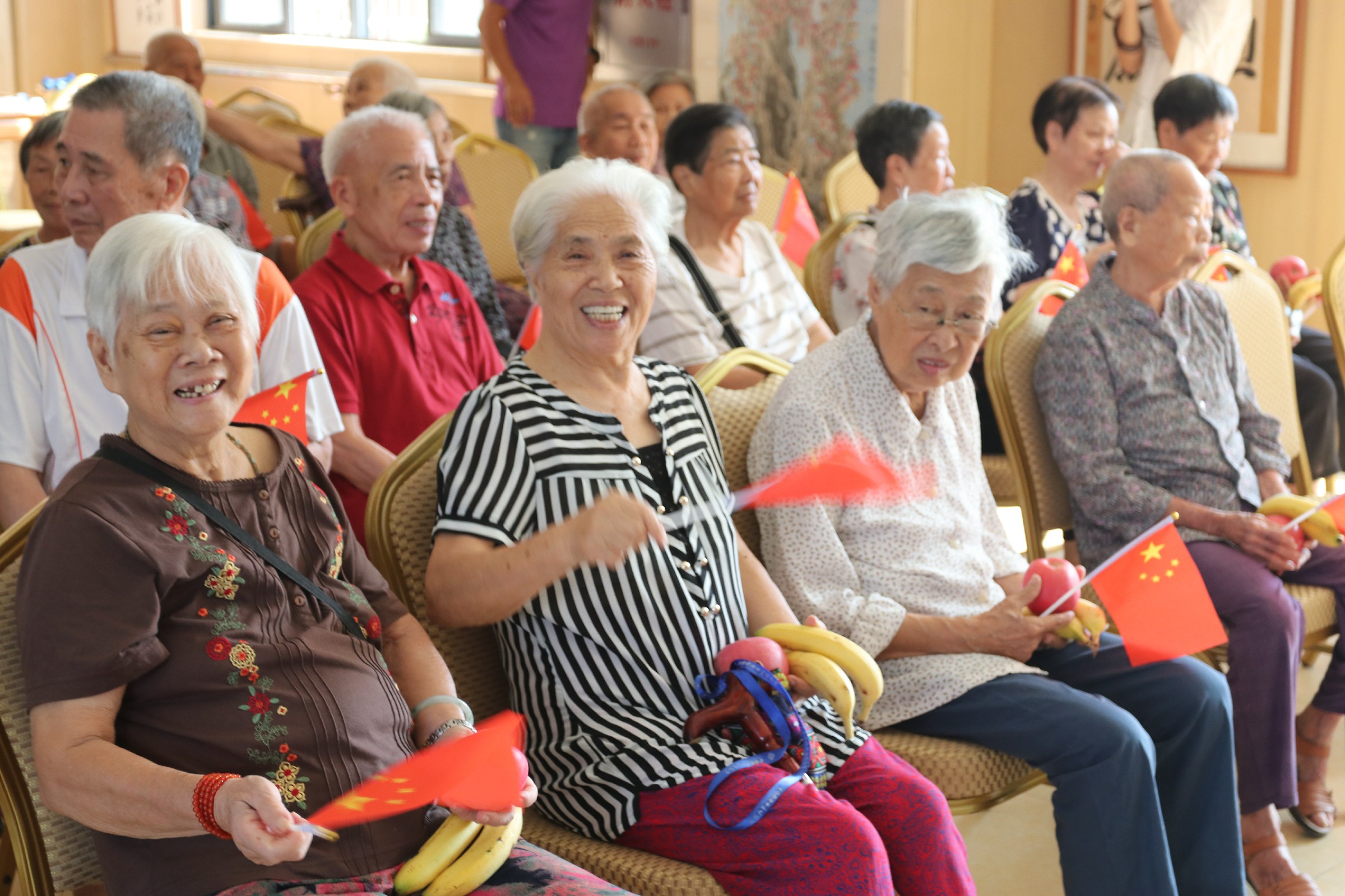 幸福晚年征文之十二老妈在养老中心的快乐时光