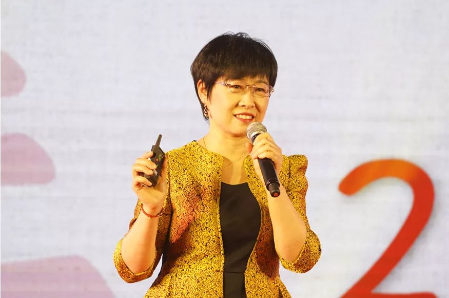 政府管理学院党委书记李海燕老师致新年辞.