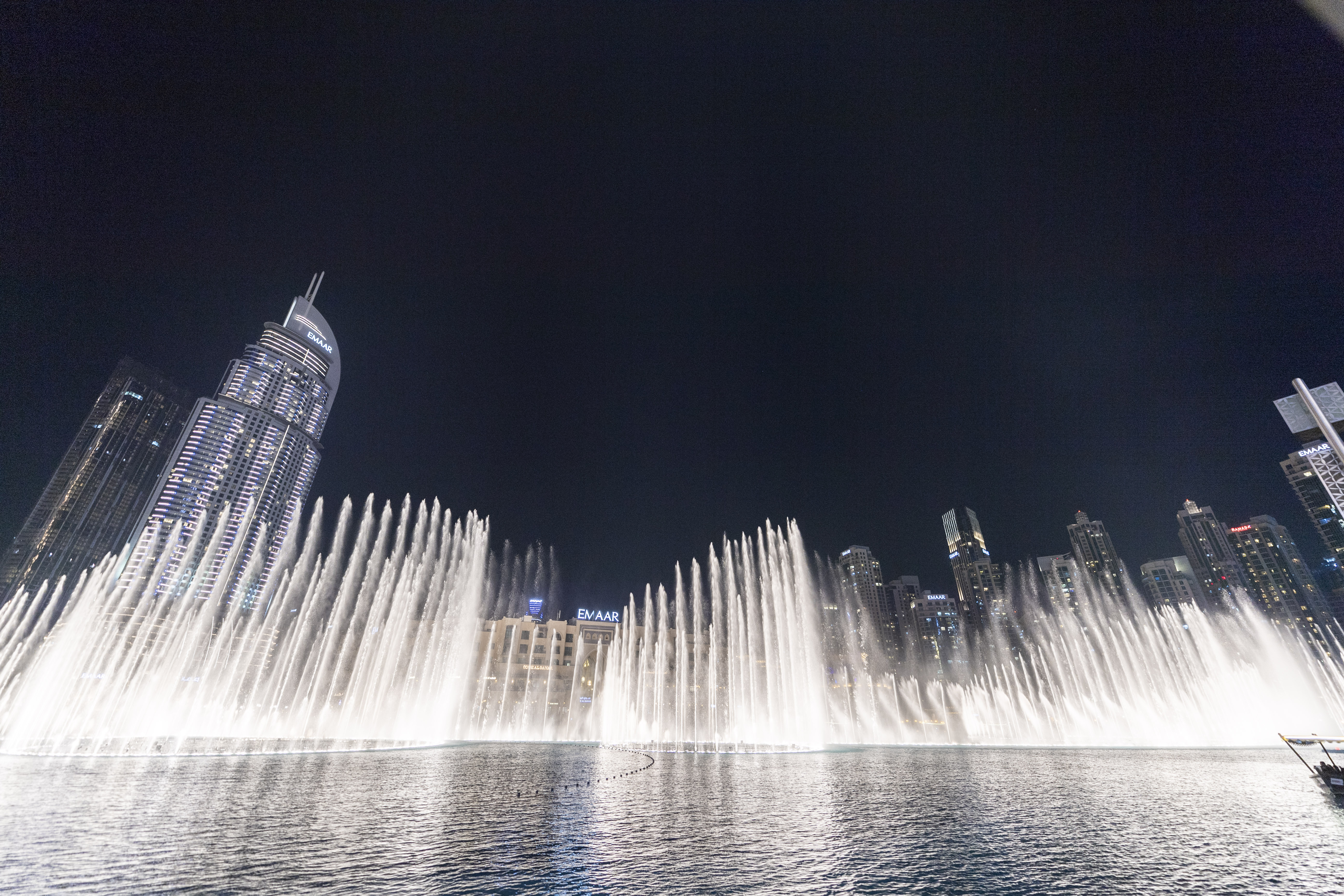 1/ 12 迪拜音乐喷泉(dubai fountain)是世界最大的喷泉 ,也是最壮观的