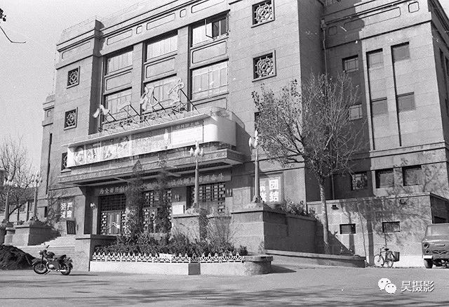 1982年12月,建设中的天津电报大楼
