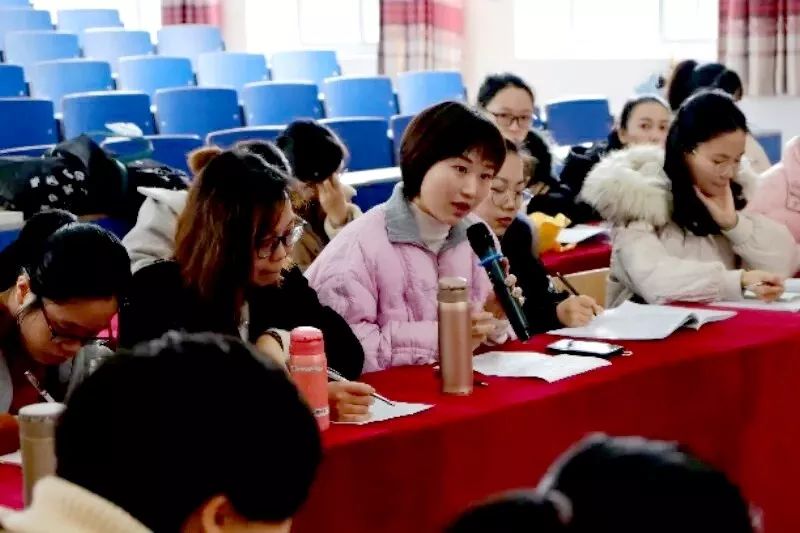 乐清市爱阅读教师公益指导团第一次培训暨读书沙龙活动在虹桥镇第十二