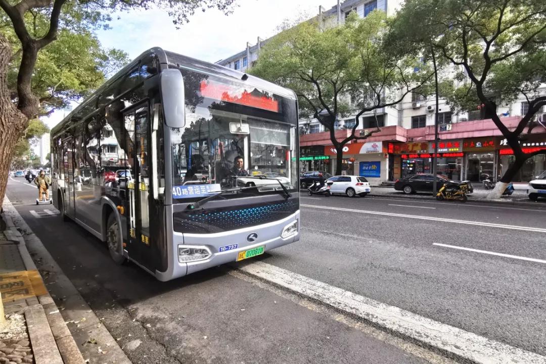 溫州72輛新公交車上街搭載溫州製造電池