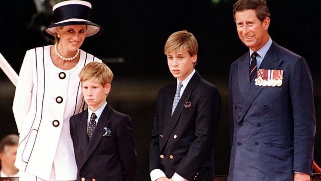 英国王室四世同堂显嫡长子孙重要性有王位要继承就是不一样