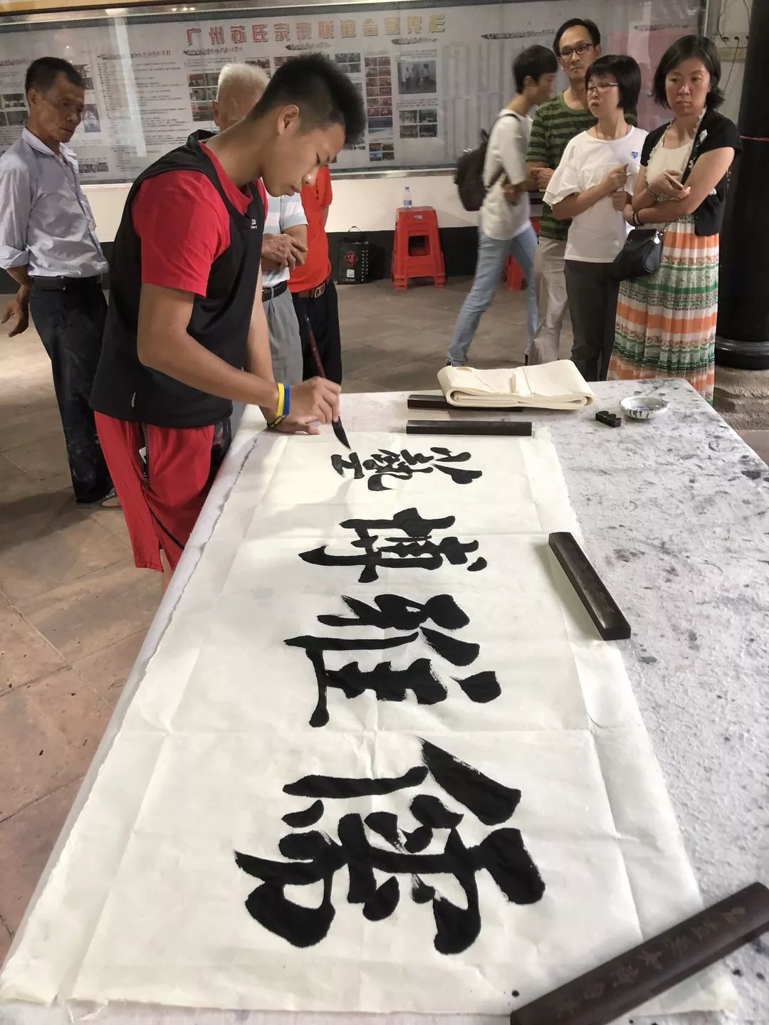 《情满濠江》第二集《钢枪》中央视