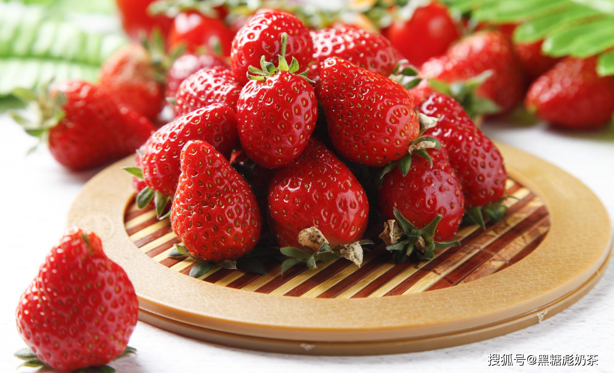 草莓壁纸日系图片