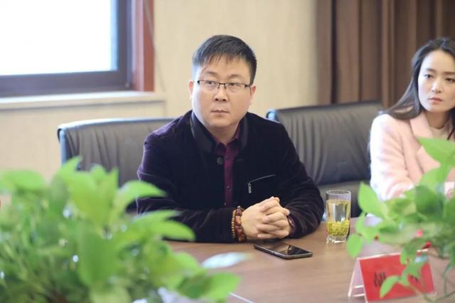 市住建局局长,"匠心艺术团"名誉团长钱栋致辞市建协会长宋小华为艺术
