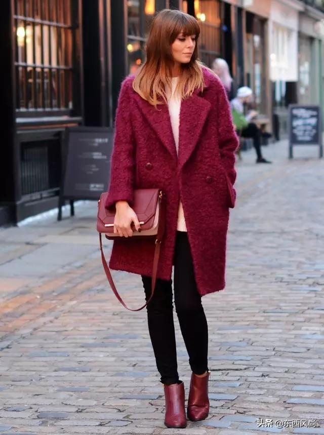 酒红色能提亮肤色,也让穿搭显得不单调,难怪明星们都爱穿