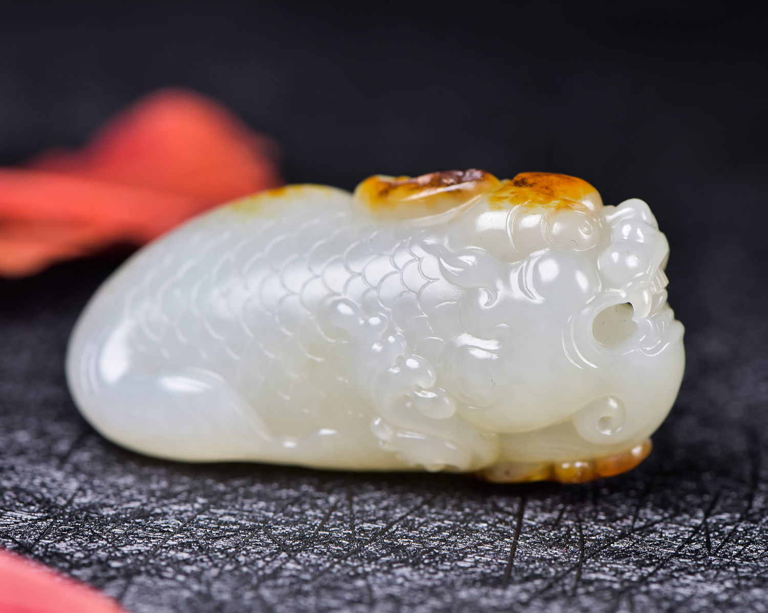 和田玉的个性之美-鱼化龙_雕刻