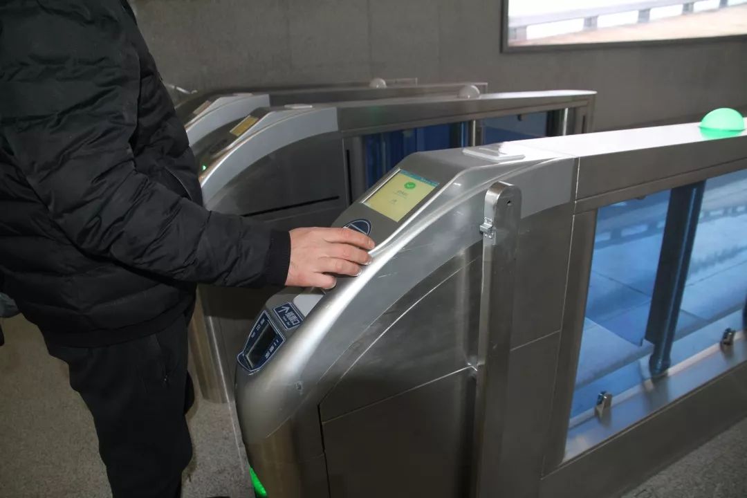 东候车厅还是西候车厅手把手教你在徐州东站换乘