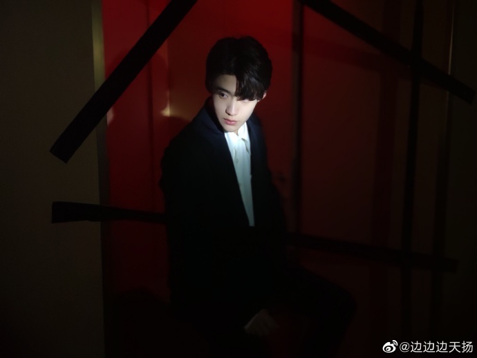 "素察"边天扬16岁颠覆性演技 《误杀》眼神杀引热议