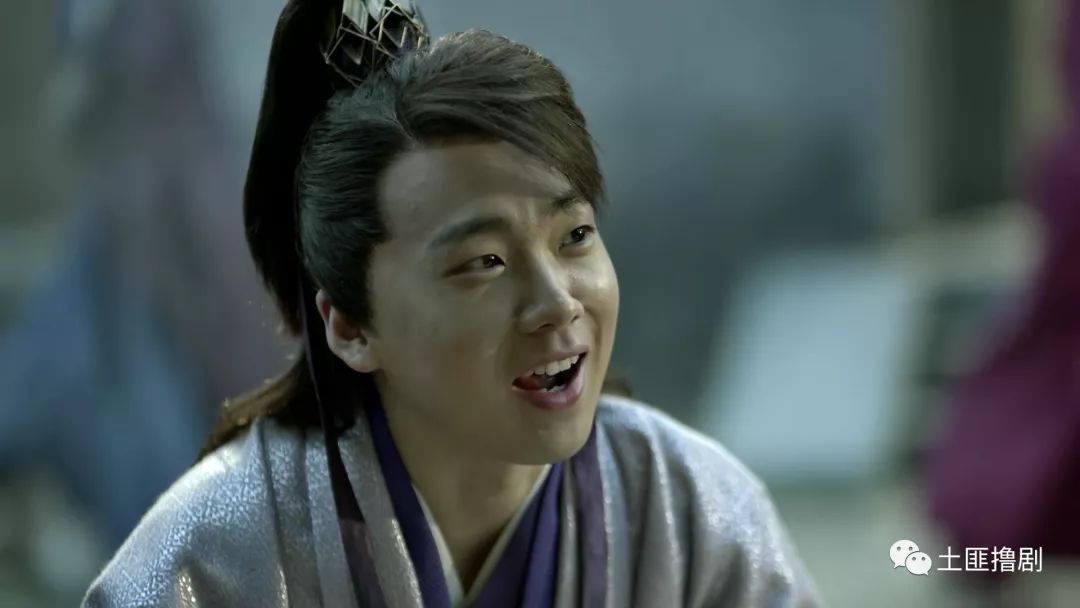 庆余年里还有个说书先生,是阎鹤祥客串,效果也不错.