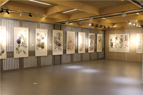 万恒艺术发现钱玲萍国画精品展在炎黄艺术馆举行