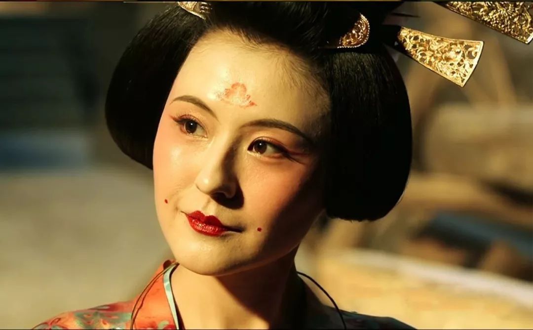 "不倒翁小姐姐"火了,"盛唐"的女人究竟有多美?_唐妆