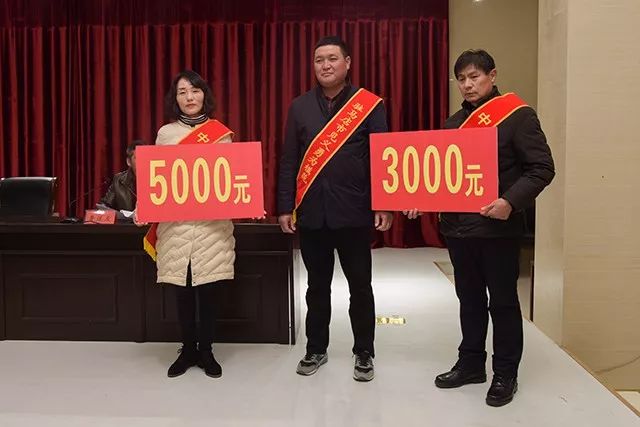 河南硬汉上蔡刘大华捐款10万元帮助困难身边好人