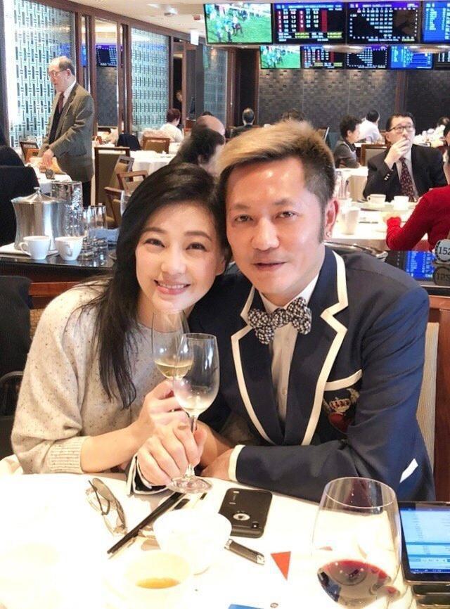 曾与小张国荣相恋4年,老公被指是第三者,今一家四口很幸福_刘小慧