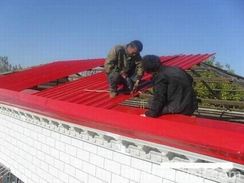 农民现在盖房偏爱"彩钢顶",有好处也有缺点,你真的用吗_瓦片