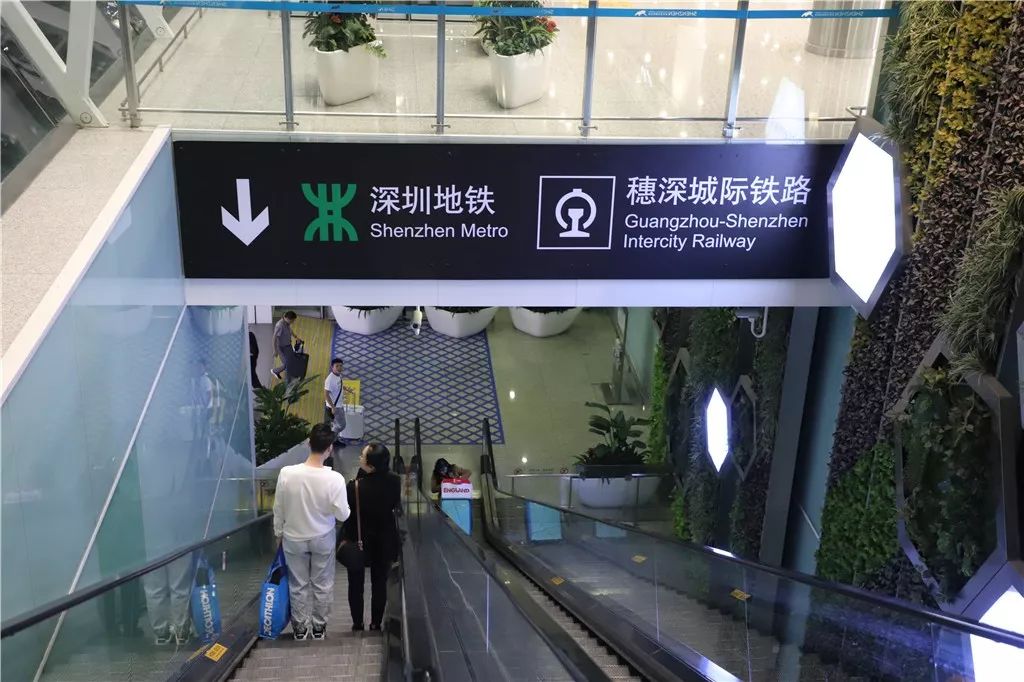 大家可从穗深城轨c出口前往t3航站楼或换乘深圳地铁11号线出闸后步行