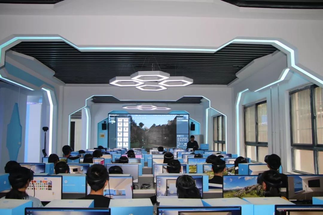 vr技术教育让教学身临其境这所学校的5g实验室太赞了