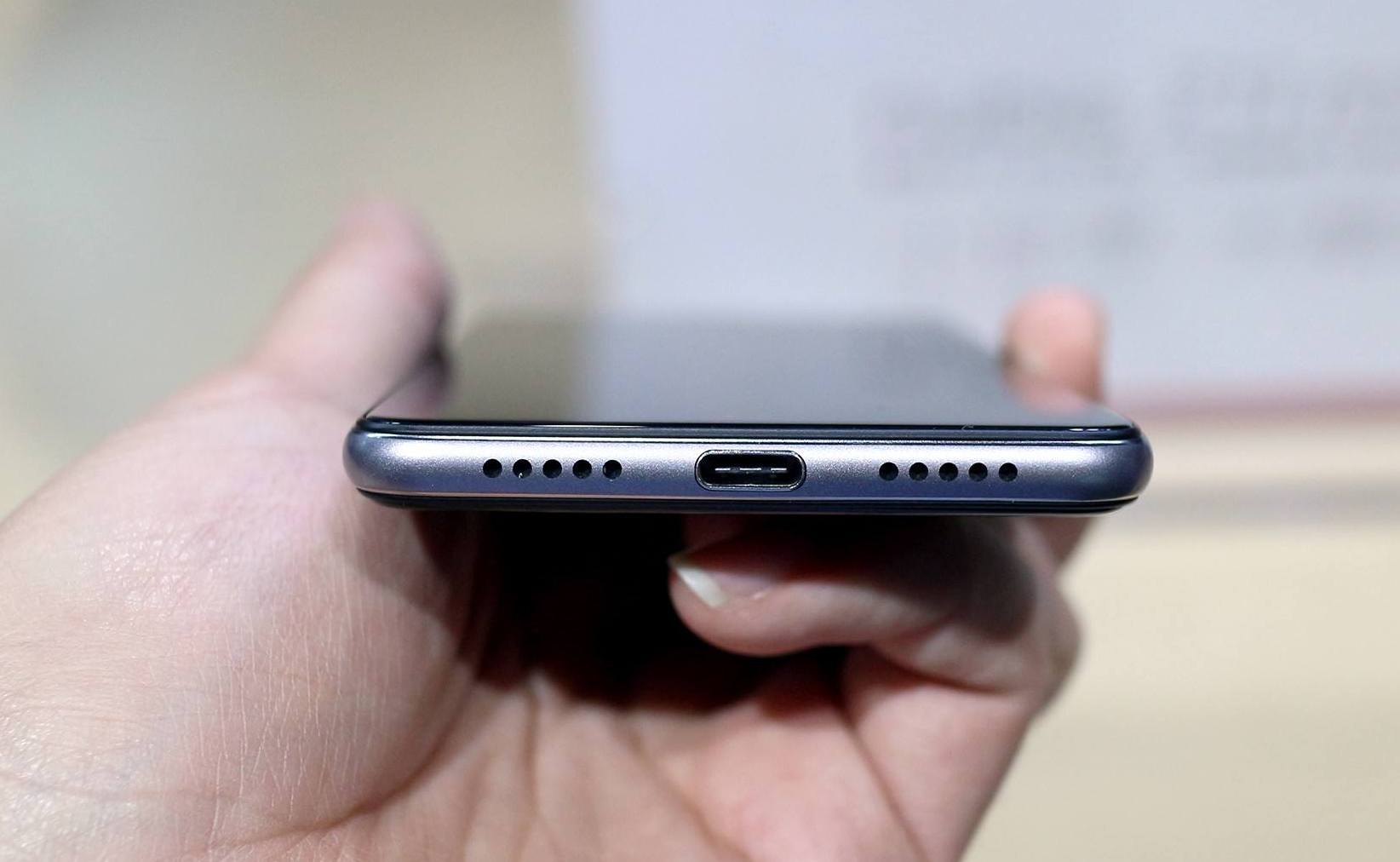 为什么很多人把type-c口叫做华为口?手机店老板的回答令人信服!_接口