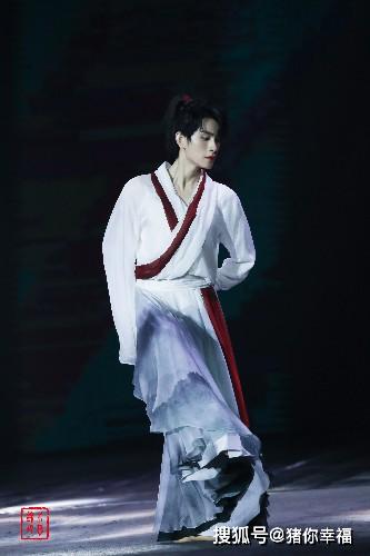 朱赞锦献舞泰国见面会,收获满满的爱,国粉酸了:啥时候回来办呀