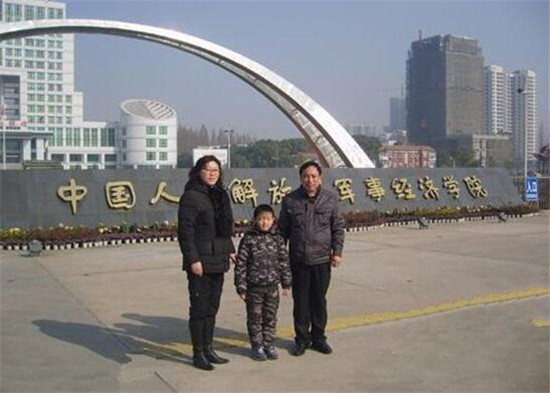 中国解放军现役最小的军官5岁成为世界亚军8岁被特招入伍