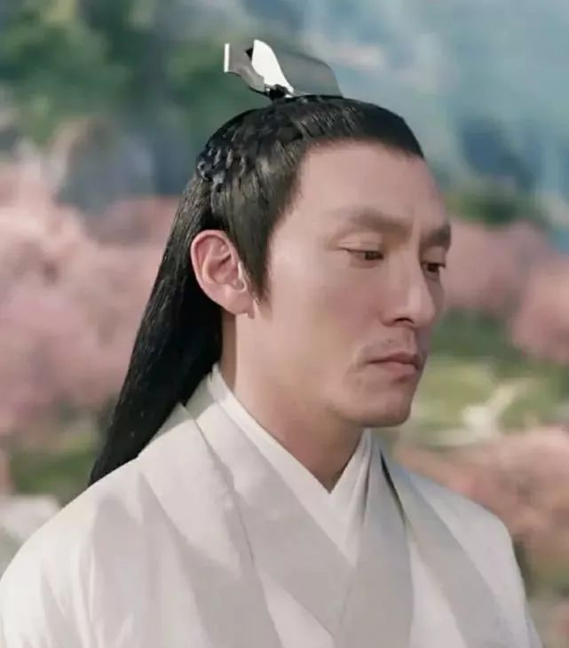 同样是张叔平设计的红衣造型热巴,这差别怎么就这么大呢?