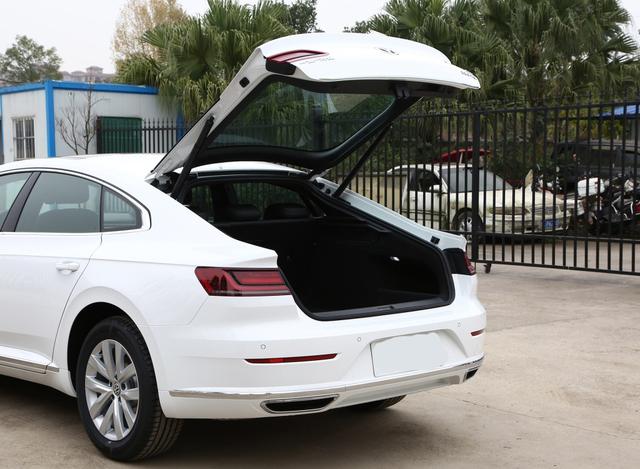 大众cc综合优惠8万,低配版不到17万,掀背 无框车门,配置不低